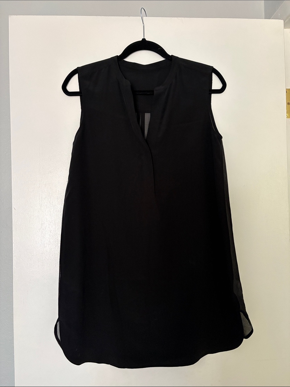 Vince Silk Sleeveless Black V-Neck Camisole Top